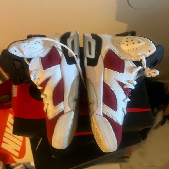 Jordan White and Red Athletic Shoes Retro 6 OG Carmine Air Jordan - Picture 1 of 7